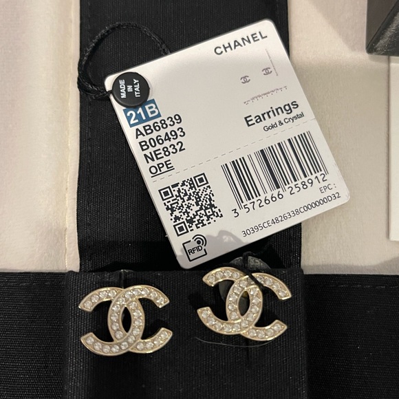 SOLD Chanel CC Gold/Crystal Earrings/ Studs  21B - New! - Picture 2 of 10
